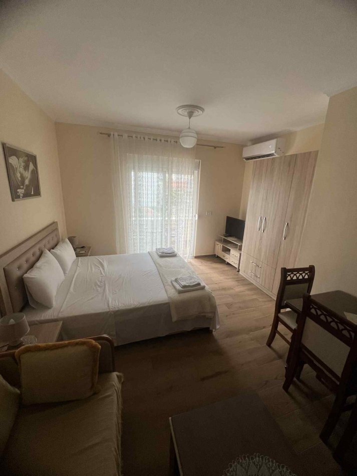 Pogradec, jepet me qera garsonier 1+1+Ballkon Kati 2, 47 m² 30 € (RR. 10DESHMORET E POJSKES PALLATI MISTA CICI)