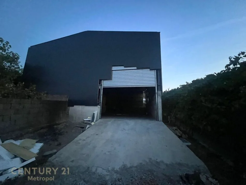 Tirane, jepet me qera magazine Kati 0, 500 m² 1.500 € (Rruga 7 Nentori)