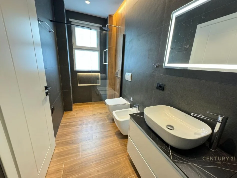 Tirane, shitet apartament 2+1+Ballkon Kati 5, 120 m² 230.000 € 