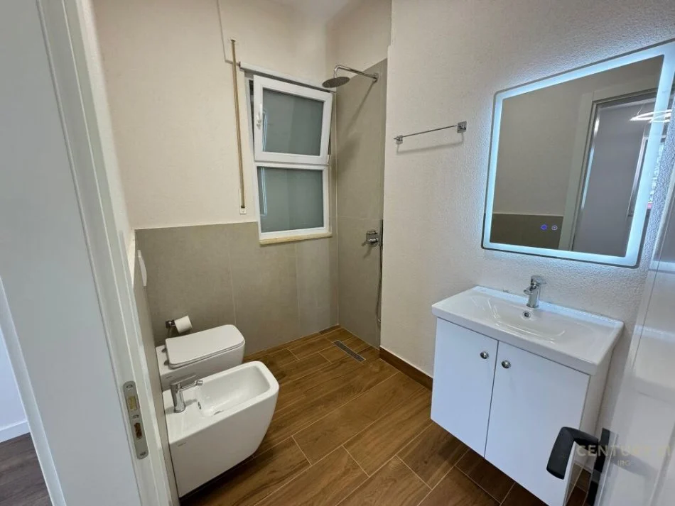 Tirane, shitet apartament 2+1+Ballkon Kati 5, 120 m² 230.000 € 