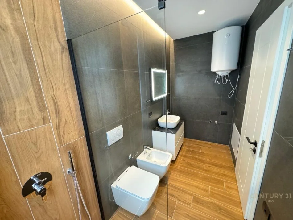 Tirane, shitet apartament 2+1+Ballkon Kati 5, 120 m² 230.000 € 