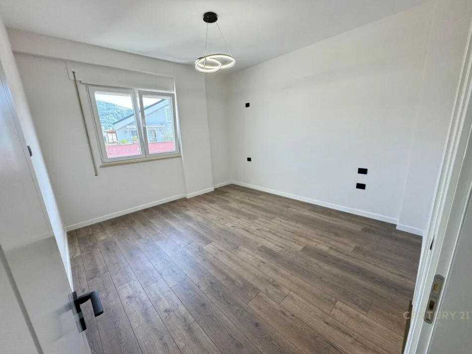 Tirane, shitet apartament 2+1+Ballkon Kati 5, 120 m² 230.000 € 