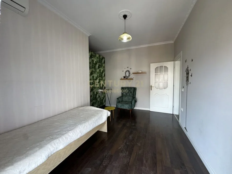 Tirane, shitet apartament 2+1+Ballkon Kati 7, 97 m² 127.000 € (Unaza e re)