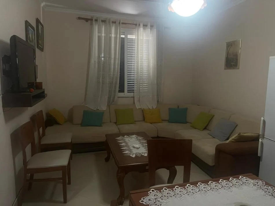 Durres, jepet me qera apartament 2+1 Kati 3, 300 € 