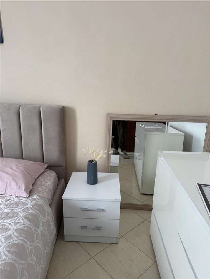 Tirane, jepet me qera apartament 1+1 Kati 7, 65 m² 420 € (teodor keko)