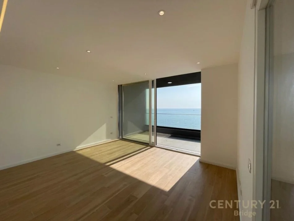 Shengjin, shitet apartament 2+1+Aneks+Ballkon Kati 8, 350.000 € 
