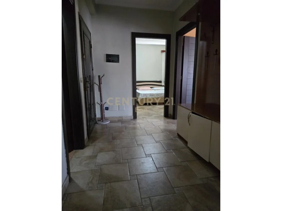 Durres, jepet me qera apartament 2+1 Kati 3, 90 m² (Stadiumi)