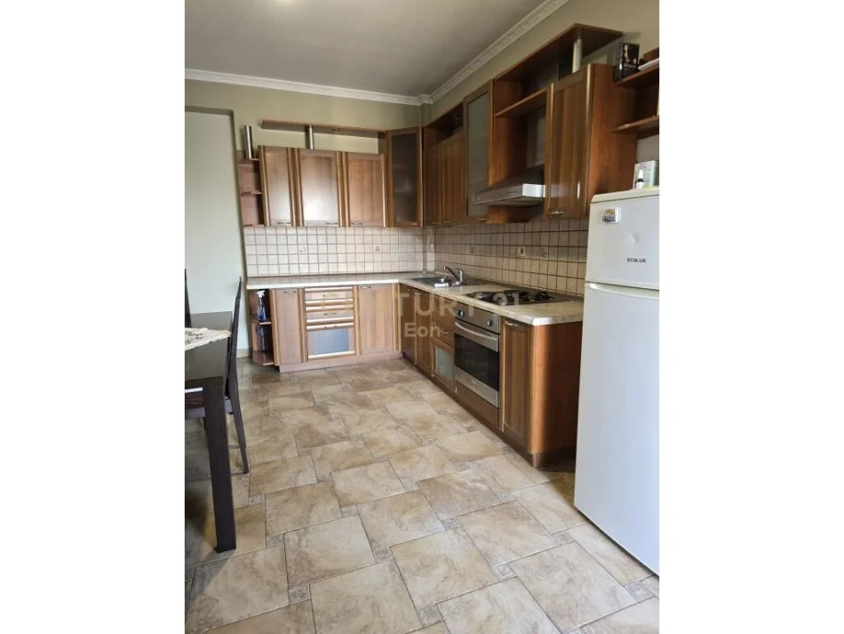 Durres, jepet me qera apartament 2+1 Kati 3, 90 m² (Stadiumi)