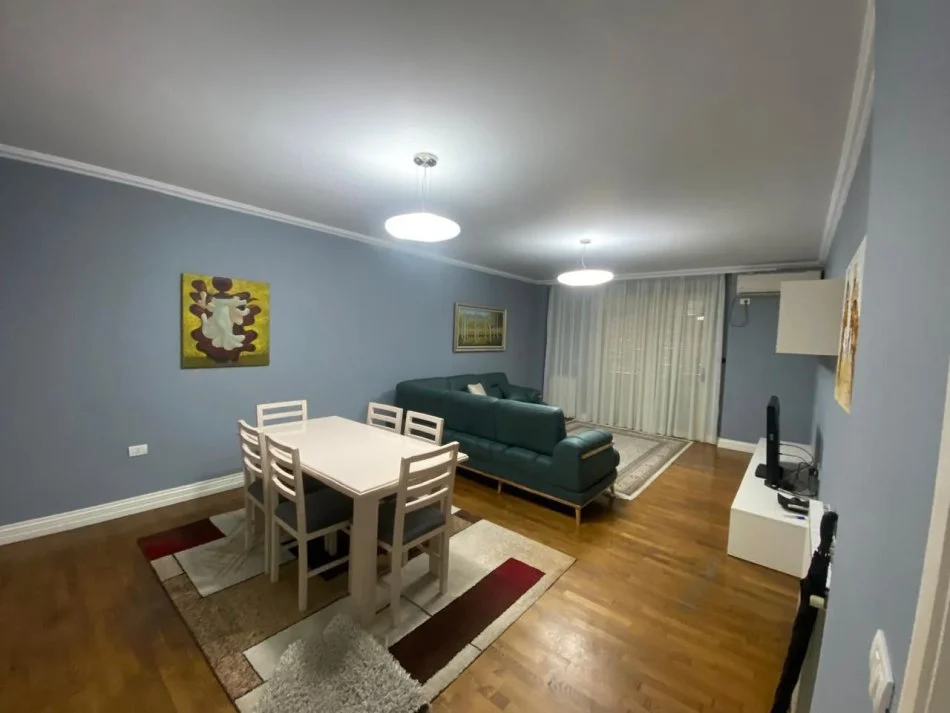 jepet me qera apartament 2+1+Ballkon Liqeni artificialKati 2, 100 m² 1.000 €