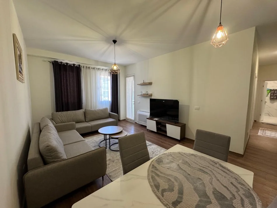 Tirane, jepet me qera apartament 2+1 Kati 5, 89 m² 650 € (Paskuqan)