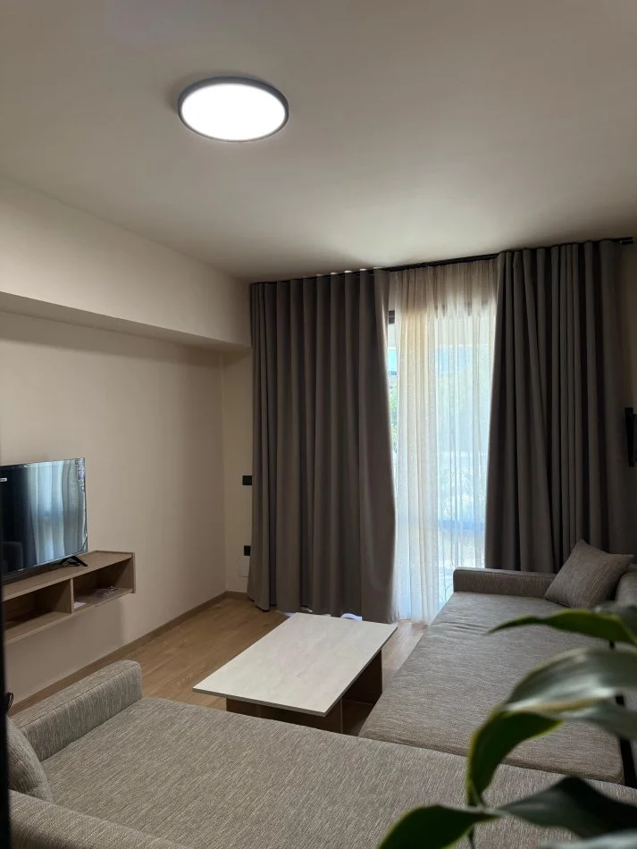 Vlore, jepet me qera apartament 1+1 , 73 m² 500 € (Lungomare)