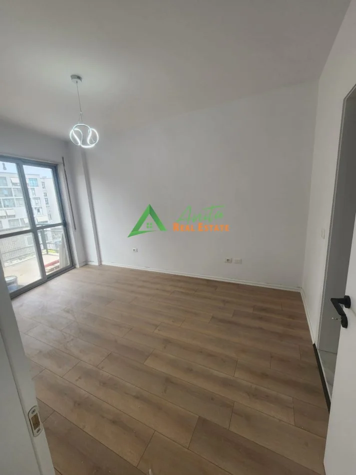 Tirane, shitet apartament 2+1+Ballkon Kati 7, 90 m², Komuna e Parisit  225.000 €