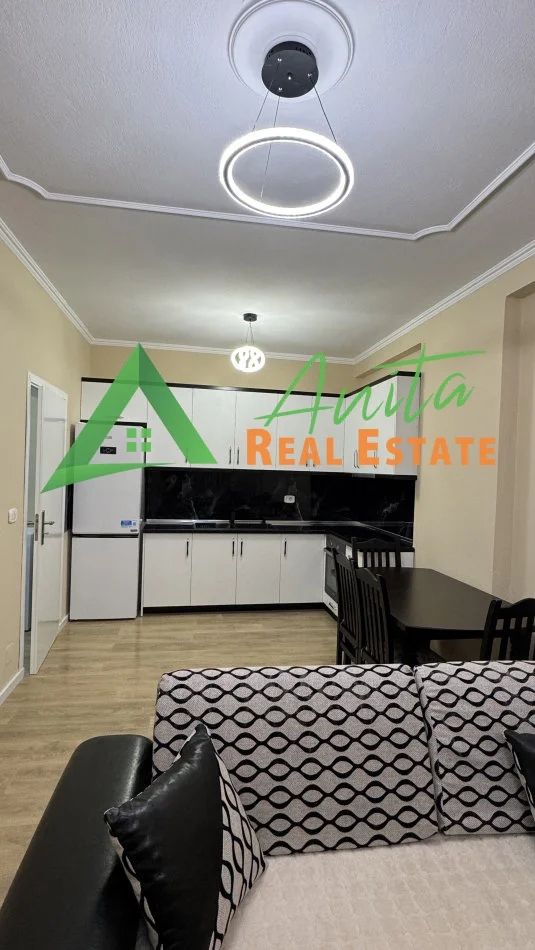 Tirane, jepet me qera apartament 1+1+Ballkon , 77 m² 600 € (21 Dhjetorit)