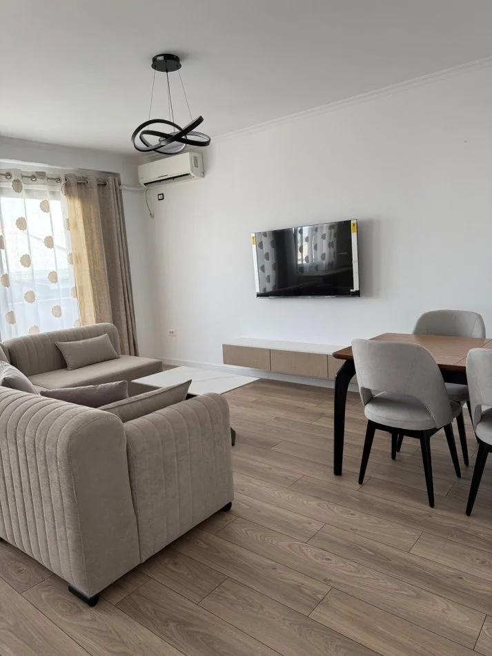 Tirane, jepet me qera apartament 2+1+Ballkon Kati 3, 85 m² 800 € (Kodra e Diellit)