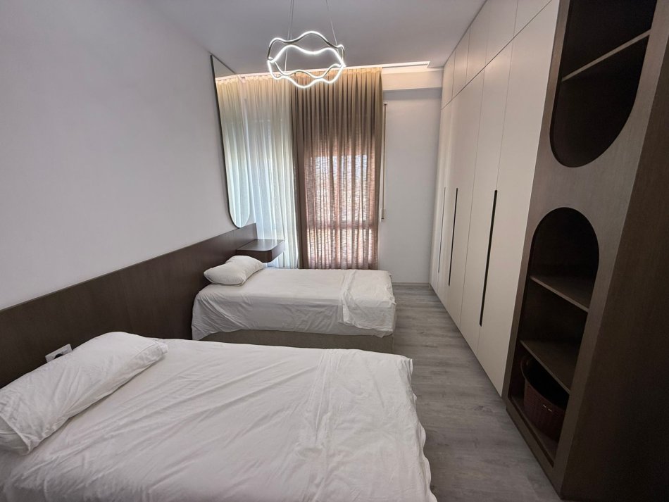 Tirane, jepet me qera apartament 2+1 Kati 1, 108 m² 850 € (Rruga Dritan Hoxha)