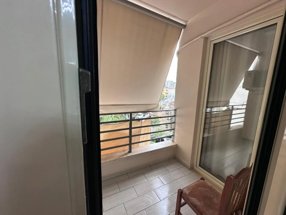 Tirane, jepet me qera apartament 1+1+Ballkon Kati 2, 65 m² 500 € 