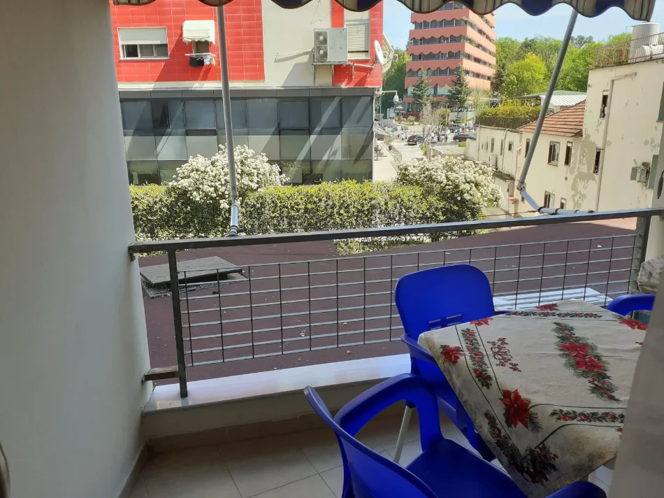 Tirane, jepet me qera 1+1+Aneks+Ballkon Kati 3,