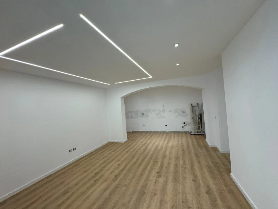 Tirane, shes apartament 2+1+Ballkon Kati 2, 105 m² 170.000 € (Kodra e Diellit)