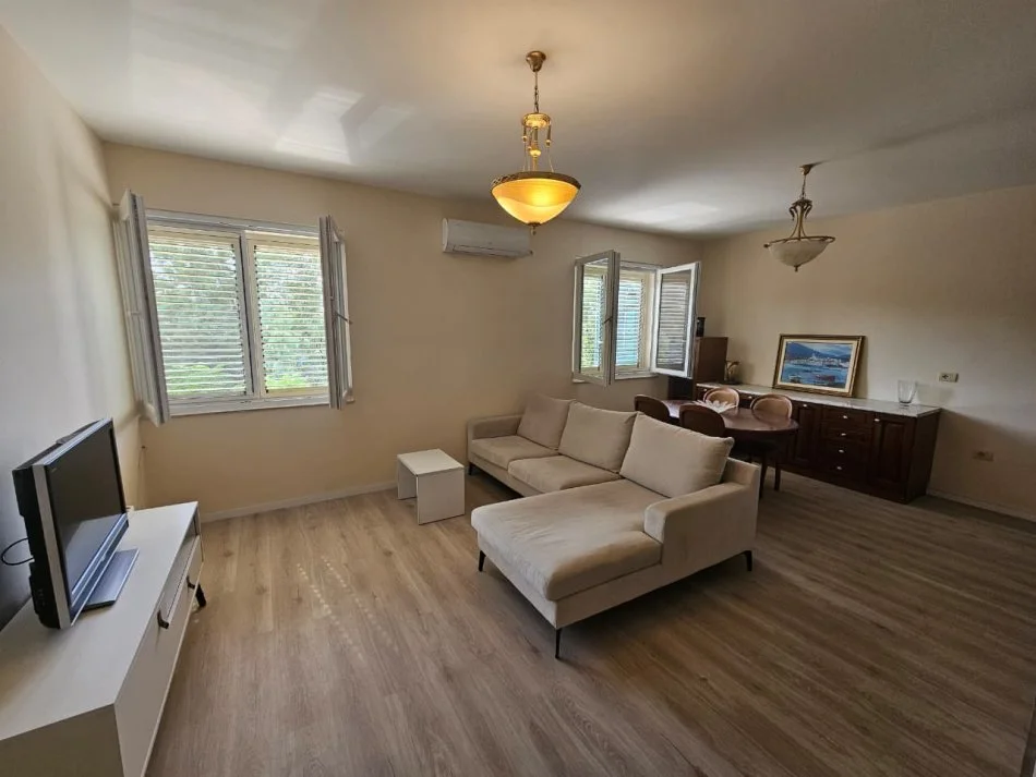 Tirane, jepet me qera apartament 1+1 Kati 4, 92 m² 700 € (stadiumi dinamo)