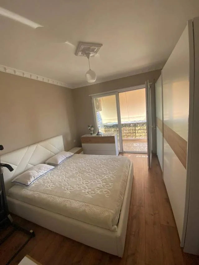 Tirane, jepet me qera apartament 2+1+BLK Kati 6, 110 m² 600 Euro (Rruga Teodor Keko)