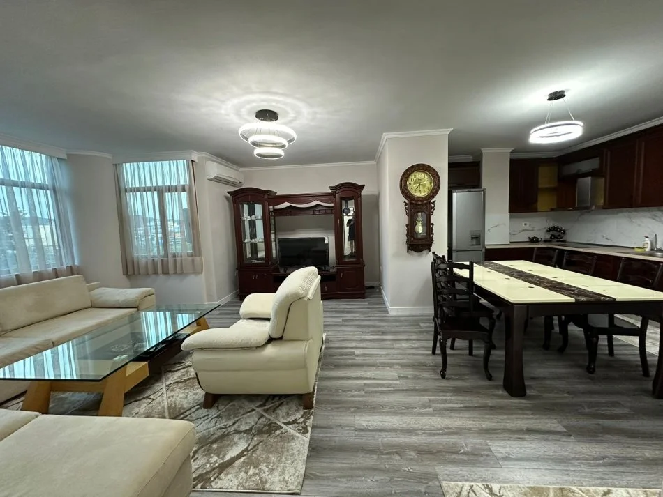 Tirane, jepet me qera apartament 2+1 Kati 6, 85 m² 600 € (Bulevardi Zogu i Pare)