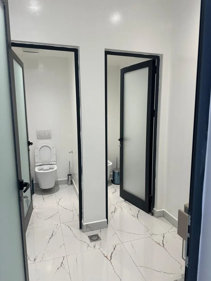 Durres, jepet me qera ambjent biznesi Kati 2, 202 m² 3.000 € (Muzeumi Durres)