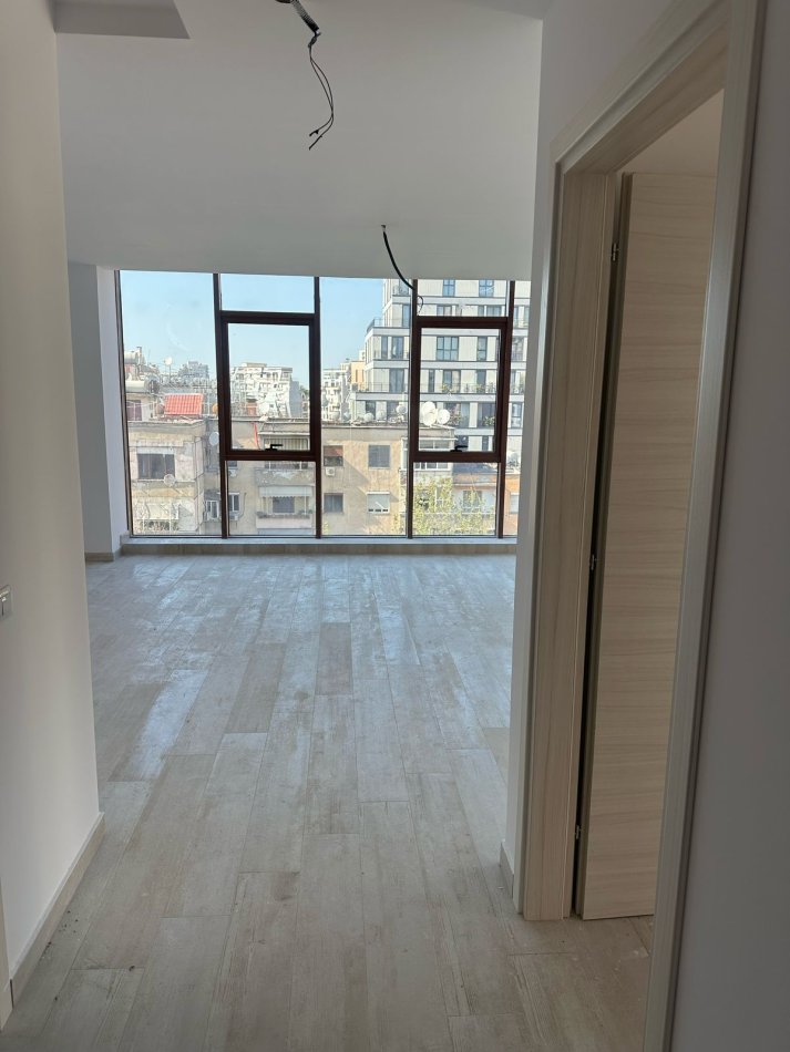 Tirane, jepet me qera ambjent biznesi Kati 5, 125 m² 2.400 € (rruga e kavajes)