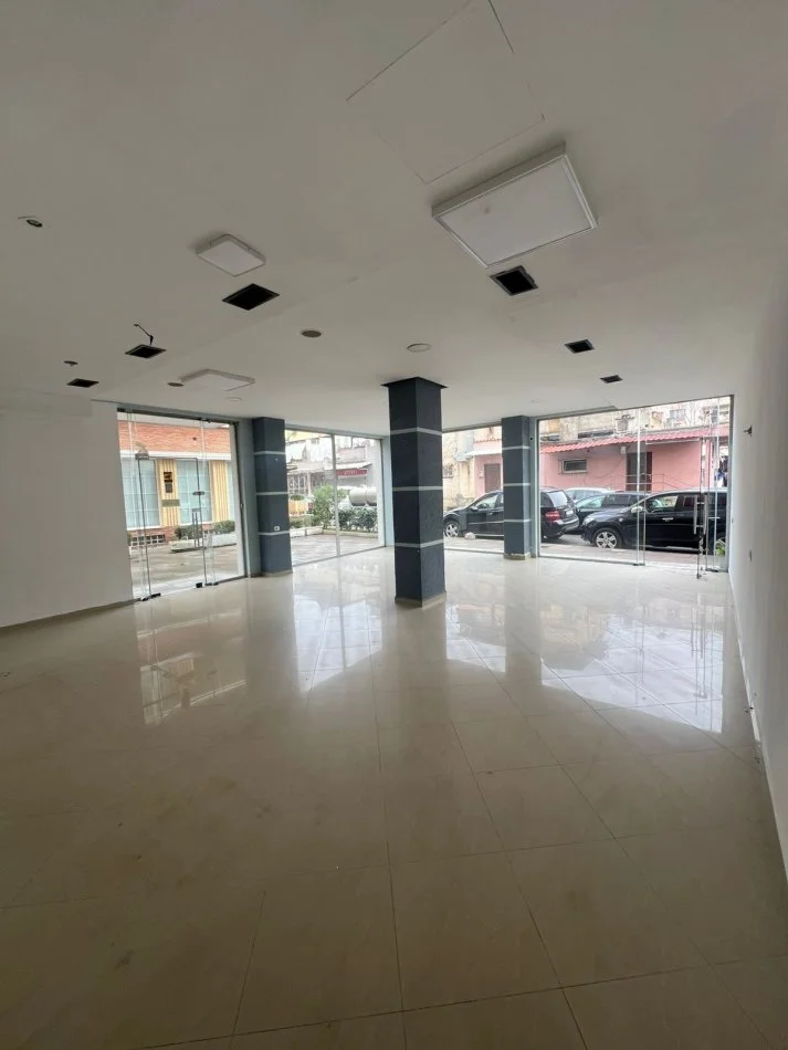 Tirane, jepet me qera ambjent biznesi Kati 0, 80 m² 600 € (Oxhaku)