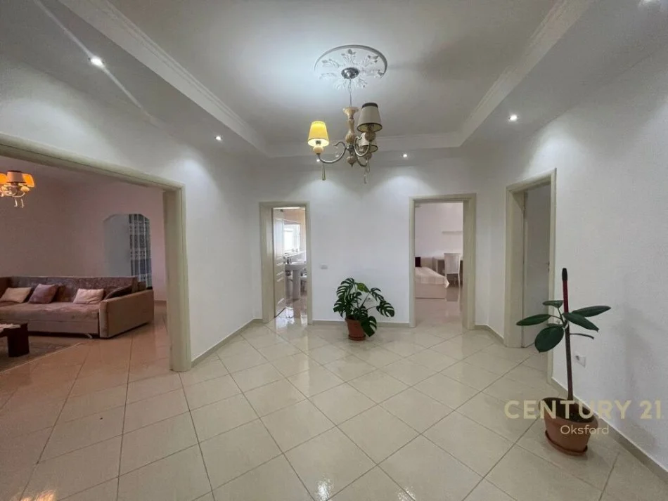 Tirane, jepet me qera 3+1+Aneks+Ballkon Kati 2, 228 m² 500 € (Sauk)