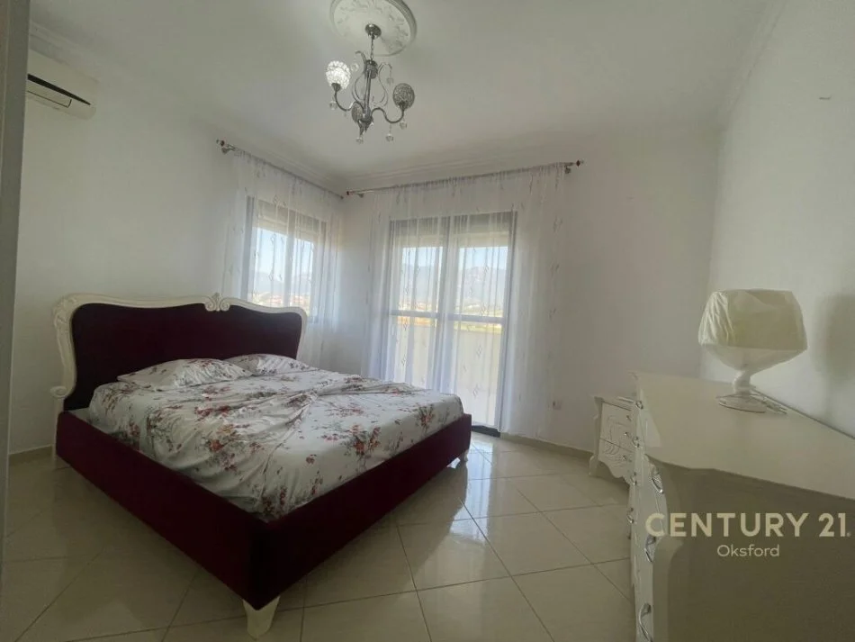 Tirane, jepet me qera 3+1+Aneks+Ballkon Kati 2, 228 m² 500 € (Sauk)