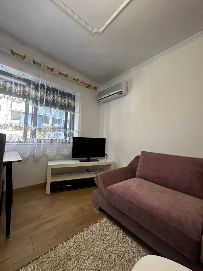 Tirane, jepet me qera apartament 1+1 Kati 1, 60 m² 600 € (Myslym shyri)