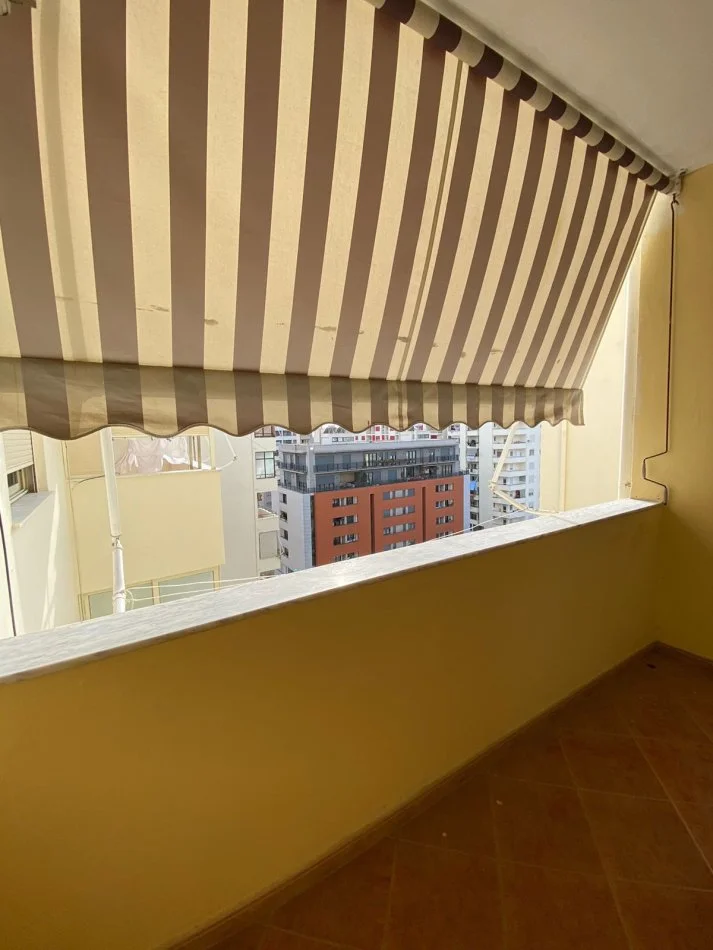Durres, shitet apartament 1+1+Ballkon Kati 9, 74 m² 90.000 € (POLIKLINIKA DURRES!)