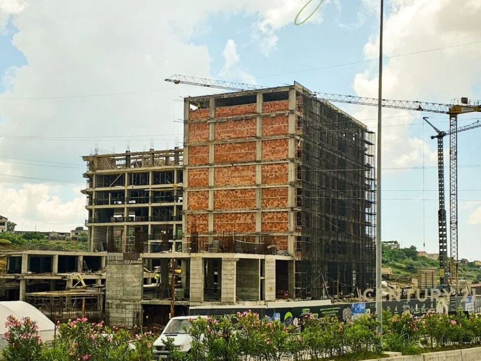 Tirane, shitet apartament 1+1+Ballkon Kati 2, 66 m² 77.000 € (Perballe Uzines Autotraktori Shkoze, Tirane, Shqiperi.)