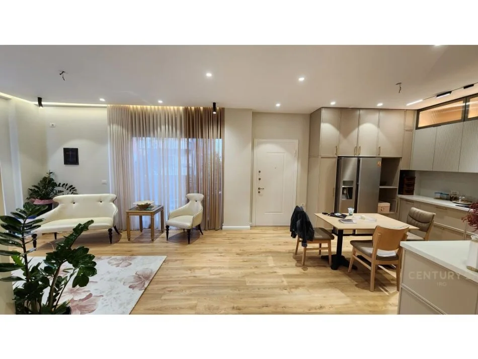 Tirane, shitet apartament 3+1+Ballkon , 110 m² 250.000 € (SELITE)