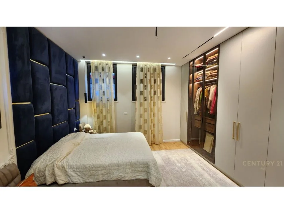 Tirane, shitet 3+1+Aneks+Ballkon Kati 1, 110 m² 250.000 € (Selite)