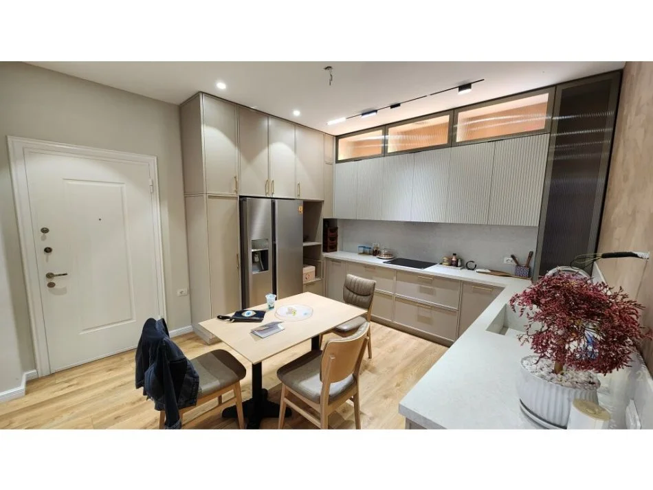 Tirane, shitet apartament 3+1+Ballkon , 110 m² 250.000 € (SELITE)