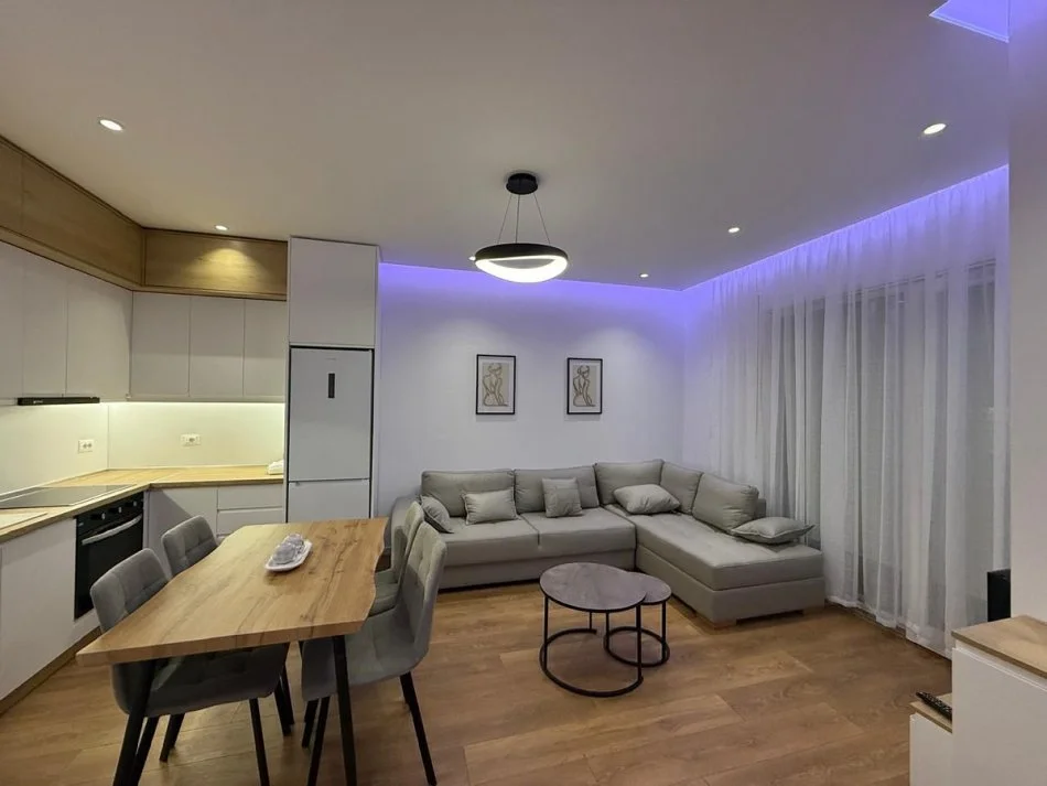 Tirane, jepet me qera apartament 1+1 Kati 4, 56 m² 500 € (Rruga 5 maj)