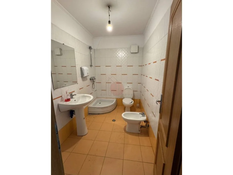 Tirane, jap me qera apartament 2+1 Kati 6, 98 m² 750 € (Zogu i zi)