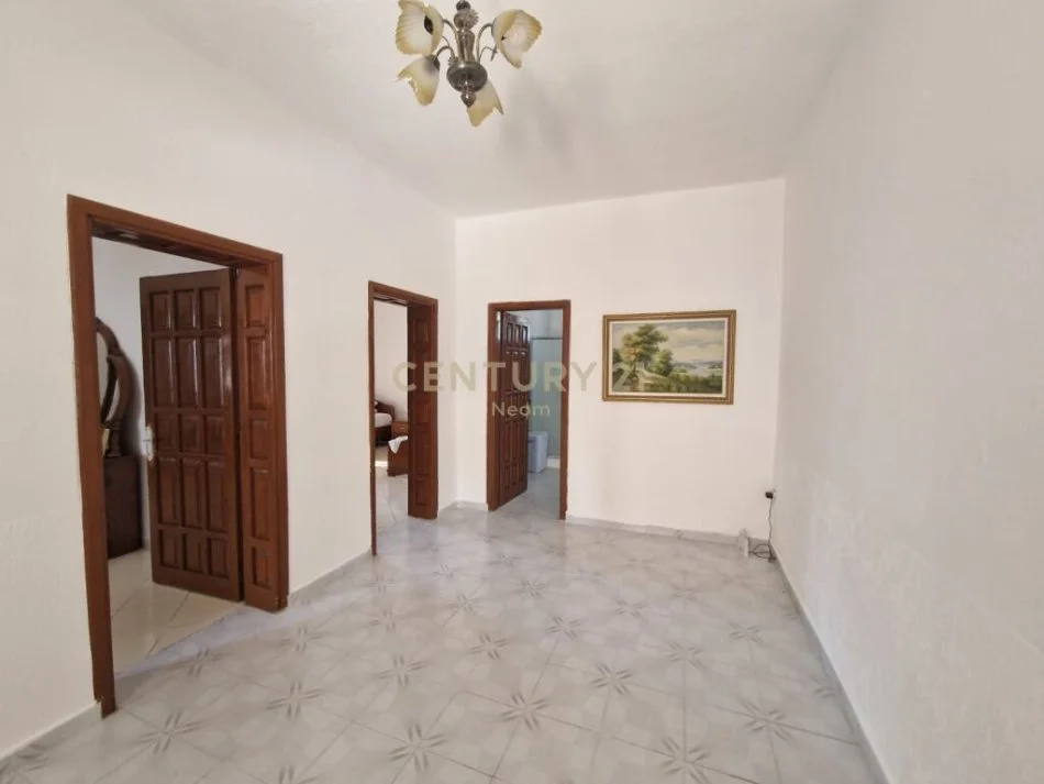 Tirane, jepet me qera apartament 2+1 Kati 1, 334 m² 500 € (Allias)