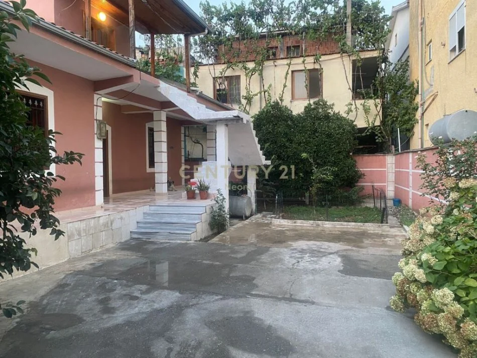 Tirane, jepet me qera apartament 2+1 Kati 1, 334 m² 500 € (Allias)