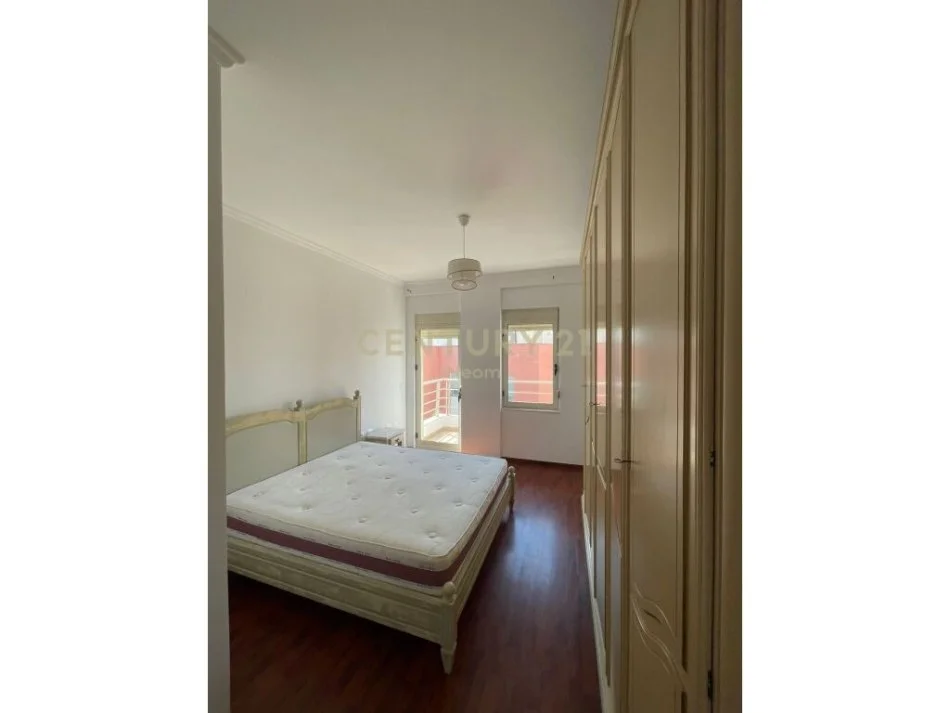 Tirane, jepet me qera apartament 1+1 Kati 3, 450 m² 450 € (liqeni i thate)