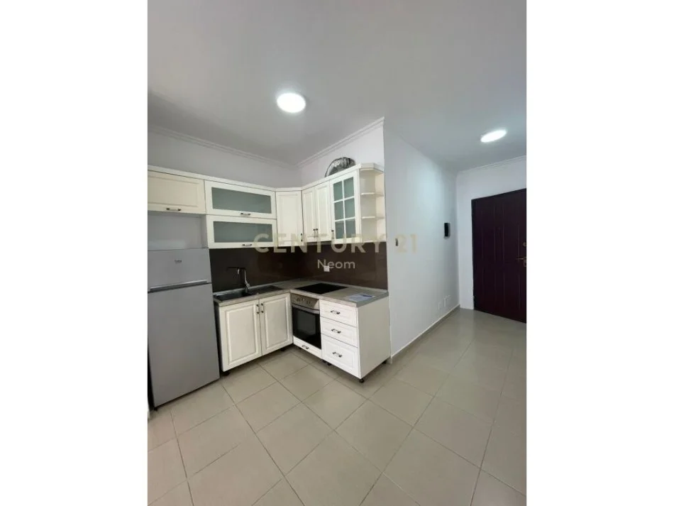 Tirane, jepet me qera apartament 1+1 Kati 3, 450 m² 450 € (liqeni i thate)