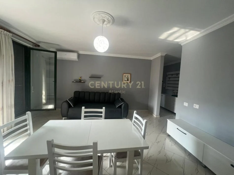 Durres, jepet me qera apartament 2+1+Ballkon Kati 4, 135 m² 400 € (PLAZH, STACIONI PARE)