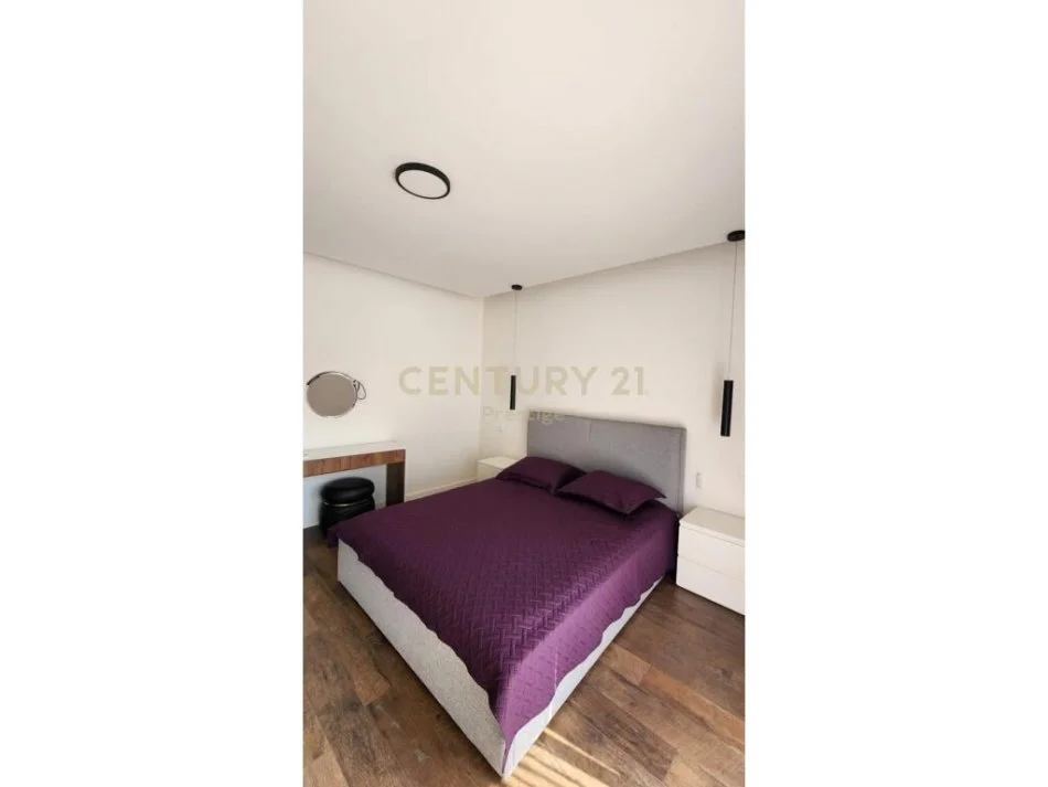 Tirane, jepet me qera apartament 2+1+Ballkon Kati 9, 153 m² 2.000 € (Rruga e Elbasanit)