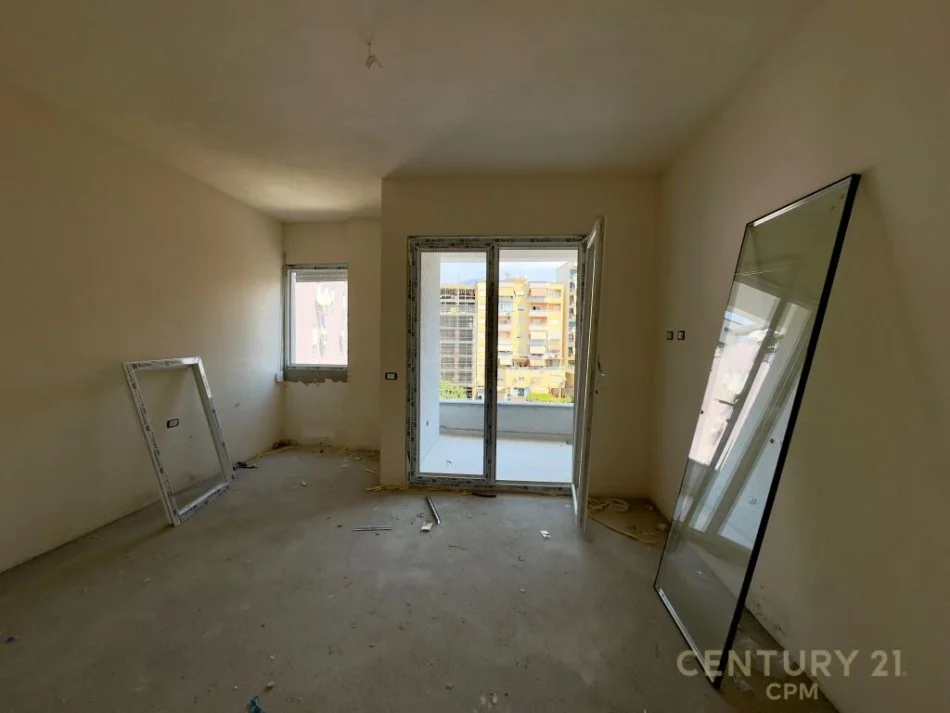 Tirane, shes apartament 2+1+Ballkon Kati 4, 75 m² 189.000 € (pazari i ri)