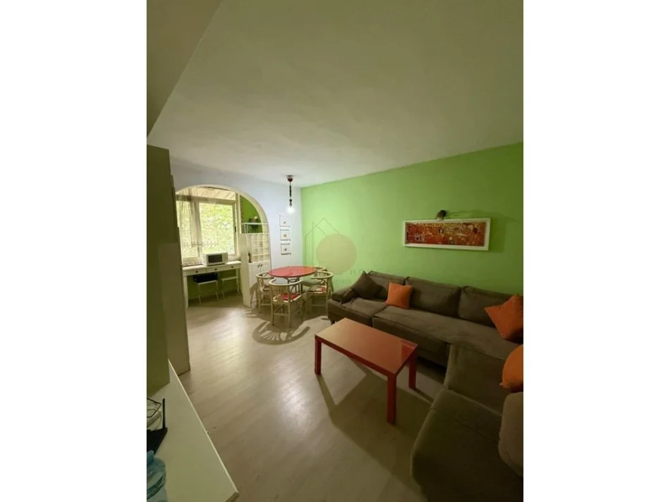 Tirane, jepet me qera 1+1 Kati 5, 70 m² 350 € (Rruga 5 Maji)