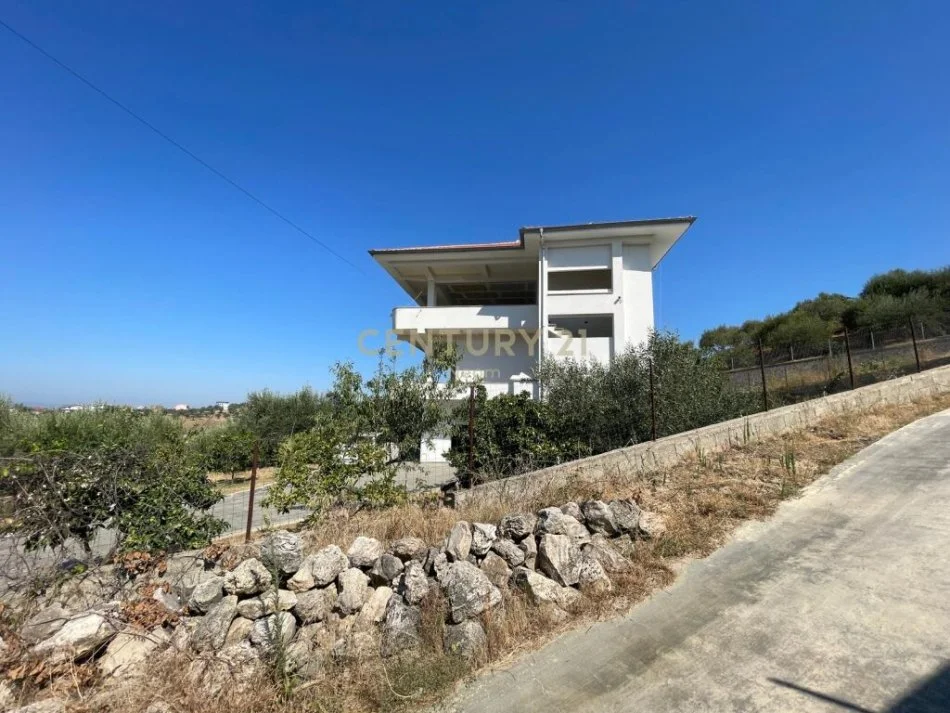 Tirane, jepet me qera Vile 2+1 Kati 3, 1.000 m² 1.500 € (farke)