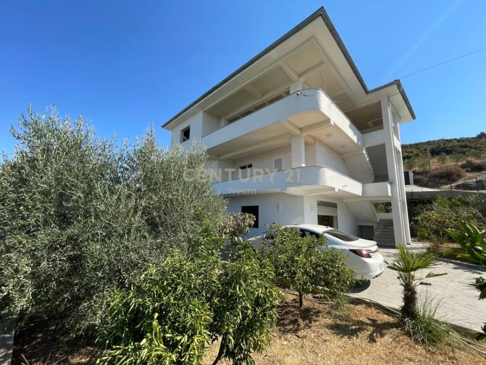 Tirane, jepet me qera Vile 2+1 Kati 3, 1.000 m² 1.500 € (farke)