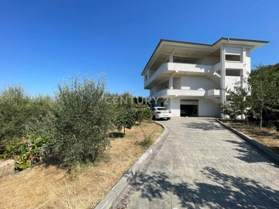 Tirane, jepet me qera Vile 2+1 Kati 3, 1.000 m² 1.500 € (farke)