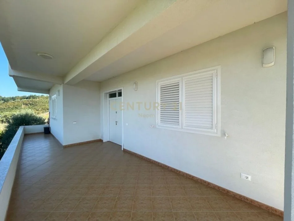 Tirane, jepet me qera Vile 2+1 Kati 3, 1.000 m² 1.500 € (farke)